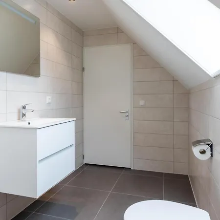Bos Met Hottub & Sauna | 8 Personen 別荘