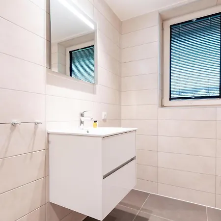 Bos Met Hottub & Sauna | 8 Personen Wekerom