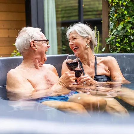 Bos Met Hottub & Sauna | 8 Personen 別荘 Wekerom