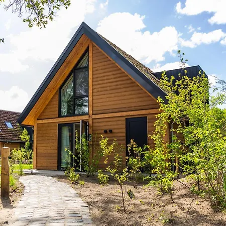 Bos Met Hottub & Sauna | 8 Personen 別荘