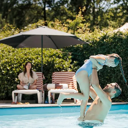 別荘 Bos Met Hottub & Sauna | 8 Personen Wekerom